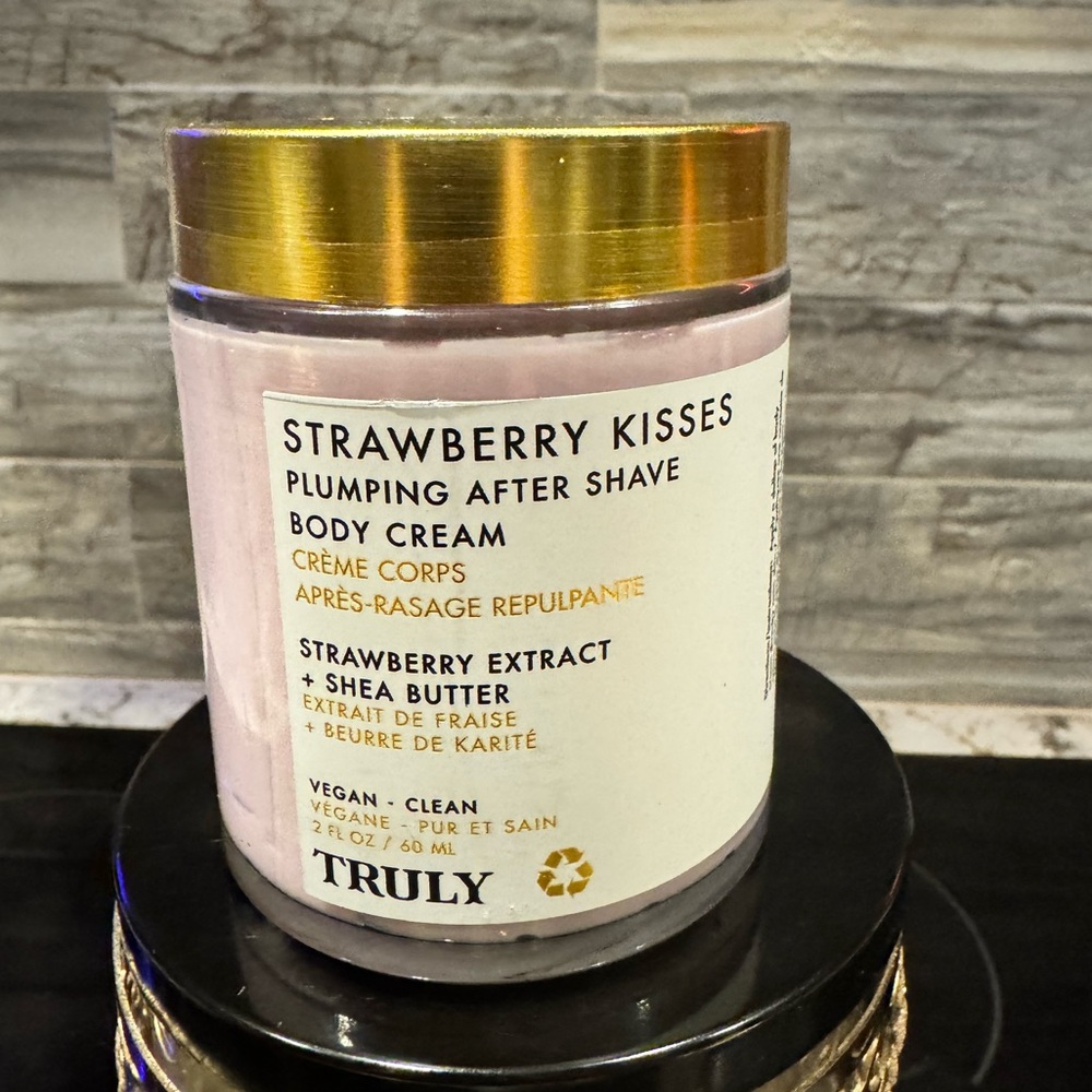 TRULY Strawberry Kisses Plumping After Shave Body Cream 60mL Vegan